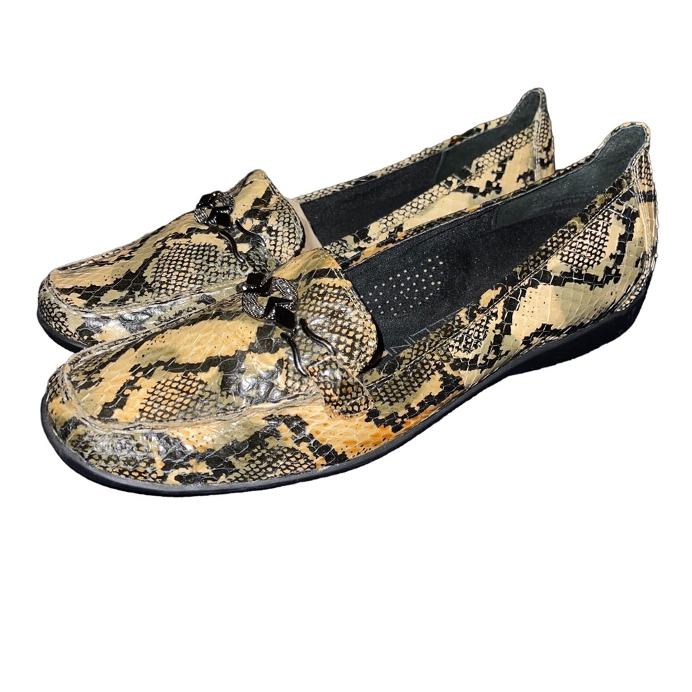 Bellini Snakeskin Print Loafer Flats Black Cream NWOT Size 8 Never Worn
